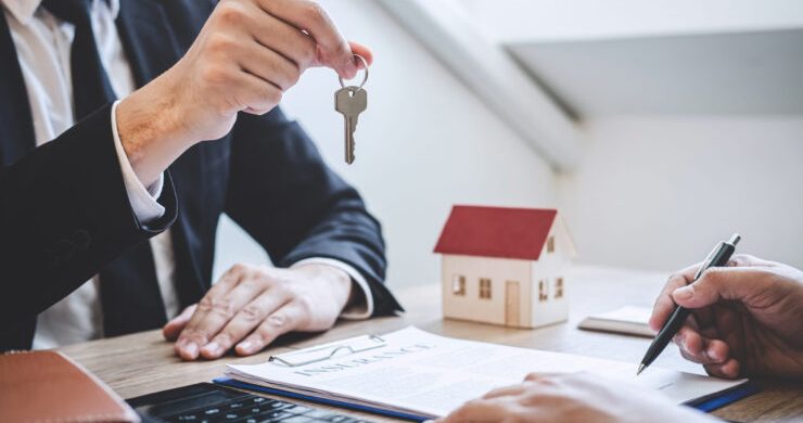 Estate,Agent,Giving,House,Keys,To,Client,After,Signing,Agreement